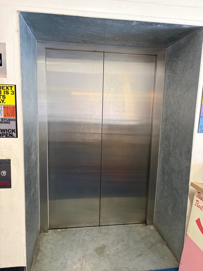 Building lift. Step-free access at the ground-level lift entrance; lift door opening 1,290 mm.