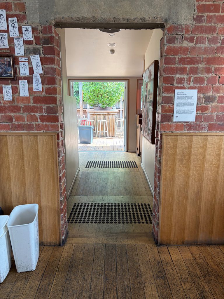 Brick archway along the internal route. Width: 980 mm.